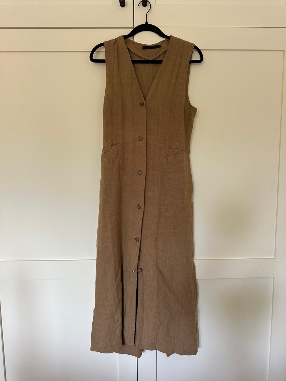 Jenni Kayne Sleeveless Button-Front Linen Dress in Taupe